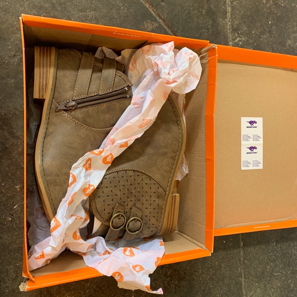 Boots - Picture 2 of 3